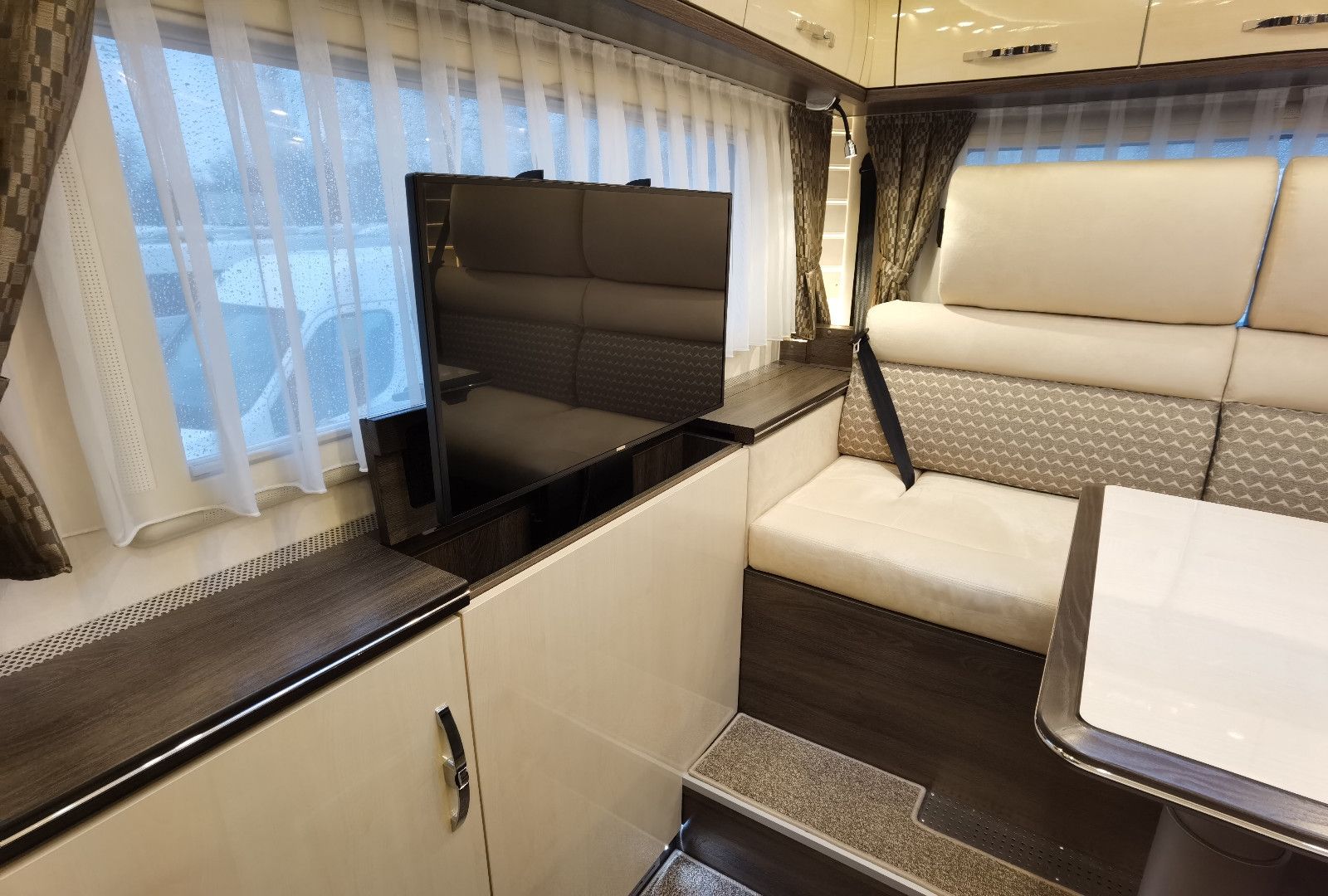 Fahrzeugabbildung Phoenix Maxi-Alkoven 7900 QRSL Modell 2025