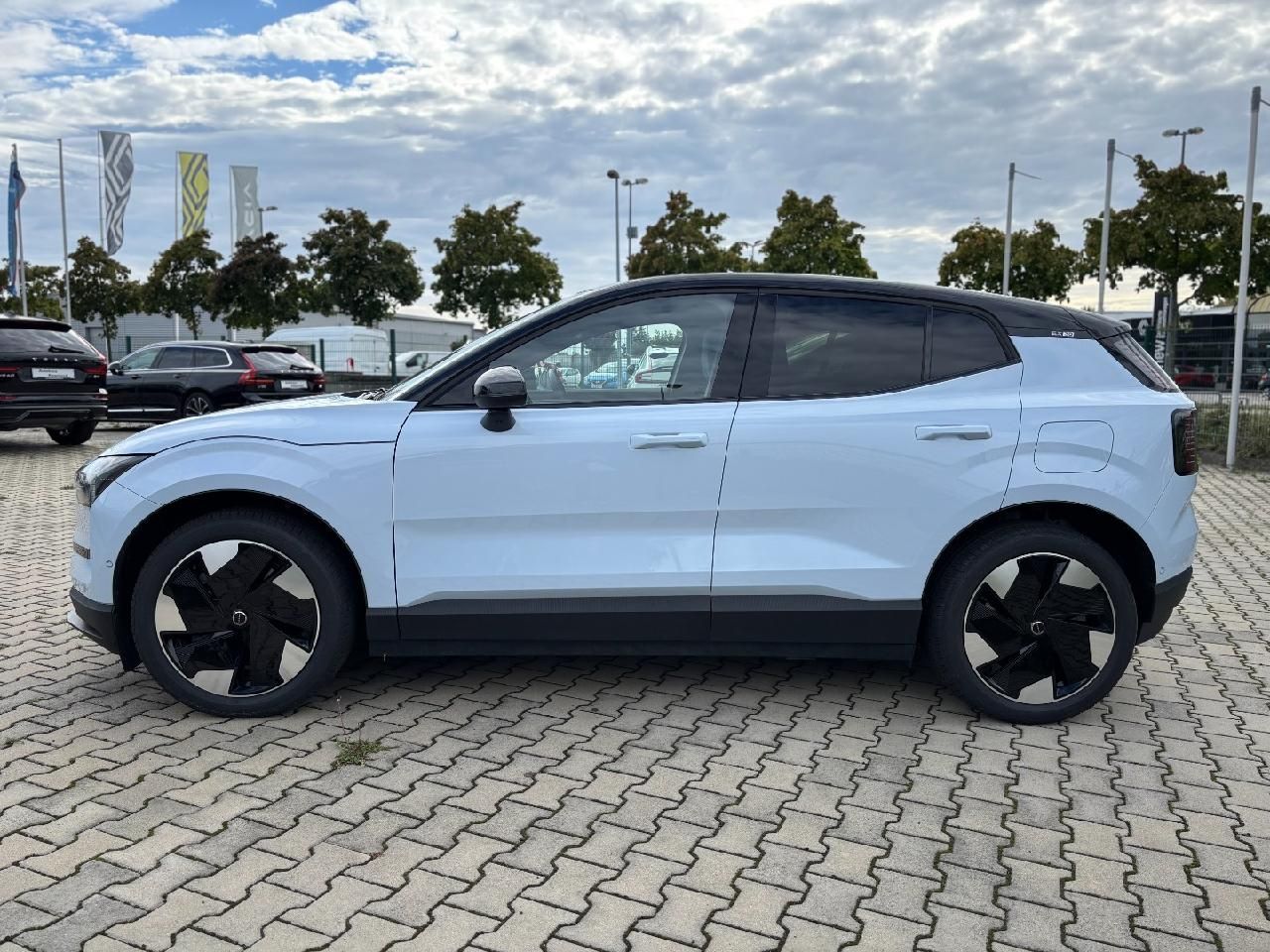 Fahrzeugabbildung Volvo EX30 Performance Pure Electric Ultra AWD