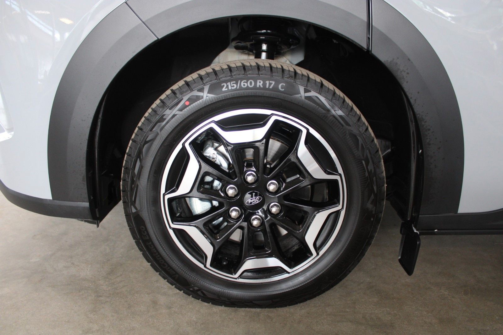 Fahrzeugabbildung Ford Tourneo Custom PHEV ACTIVE 8-Sitzer B&O NAVI LED