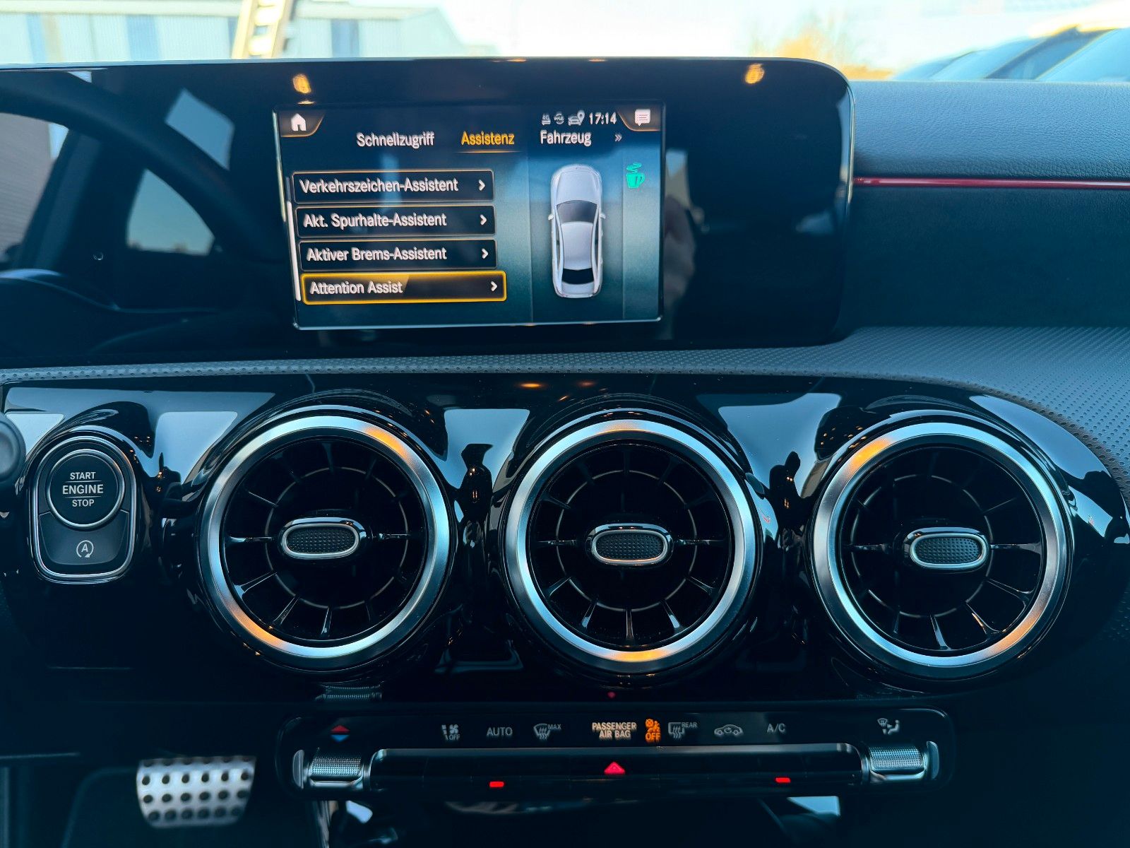 Fahrzeugabbildung Mercedes-Benz A 220 d 4 MATIC AMG Night+LED+DAB+Carplay+19"