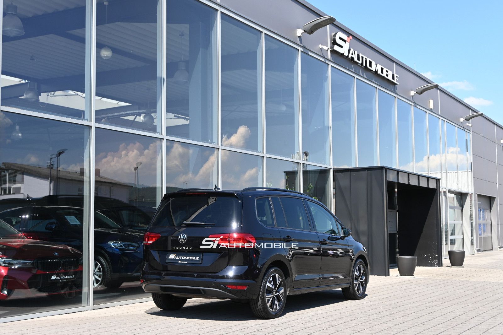 Fahrzeugabbildung Volkswagen Touran 1.5 TSI DSG °ACC°AHK°PANO°STHZ°DYNAUDIO°