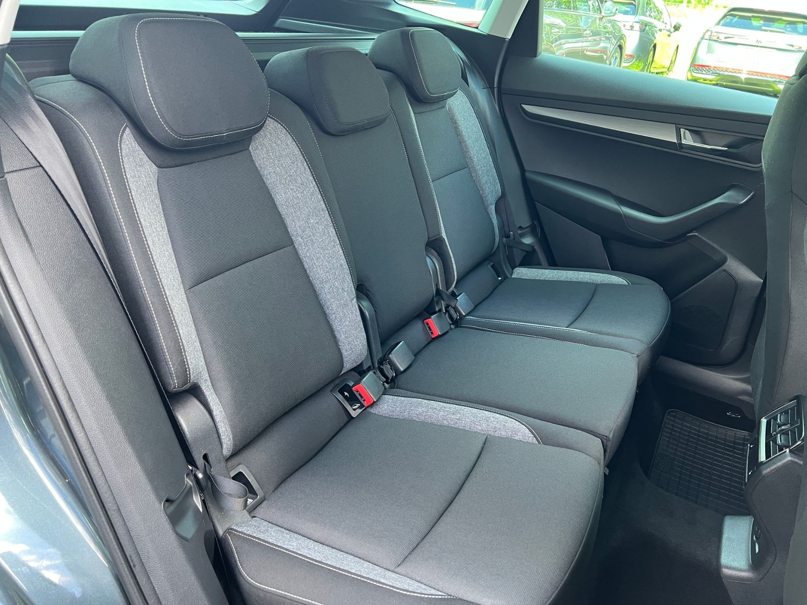 Fahrzeugabbildung SKODA Karoq 1.5 TSI ACT Drive 125 years *AHK, LED, Sta