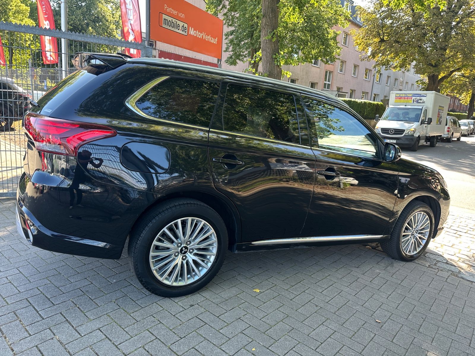 Fahrzeugabbildung Mitsubishi Outlander PHEV4WD*LED*TEMPO*CAM*PDC*SHZ