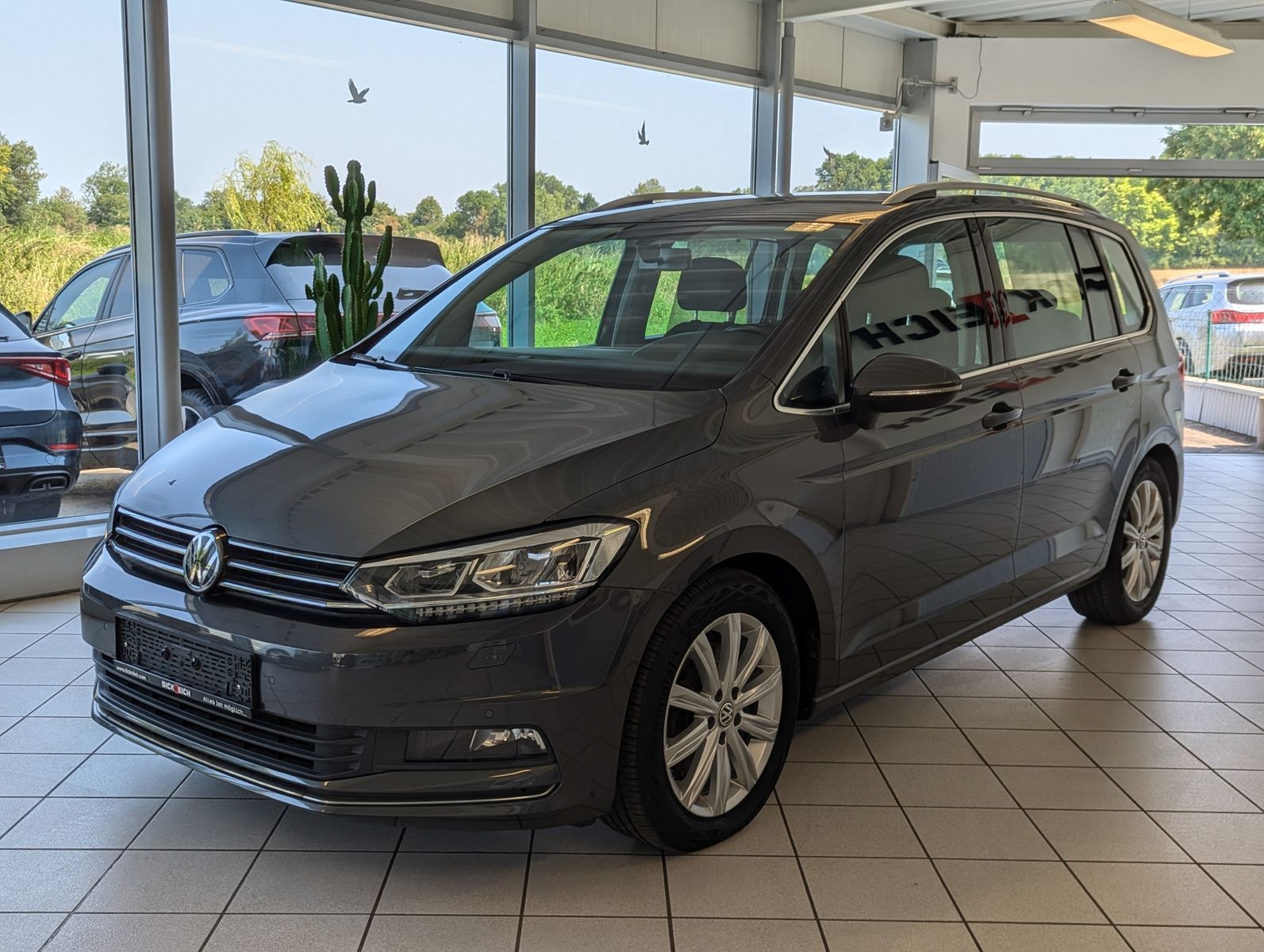 VW Touran 2.0 TDI DSG Highline Kamera AHK Sport LED - Image 3