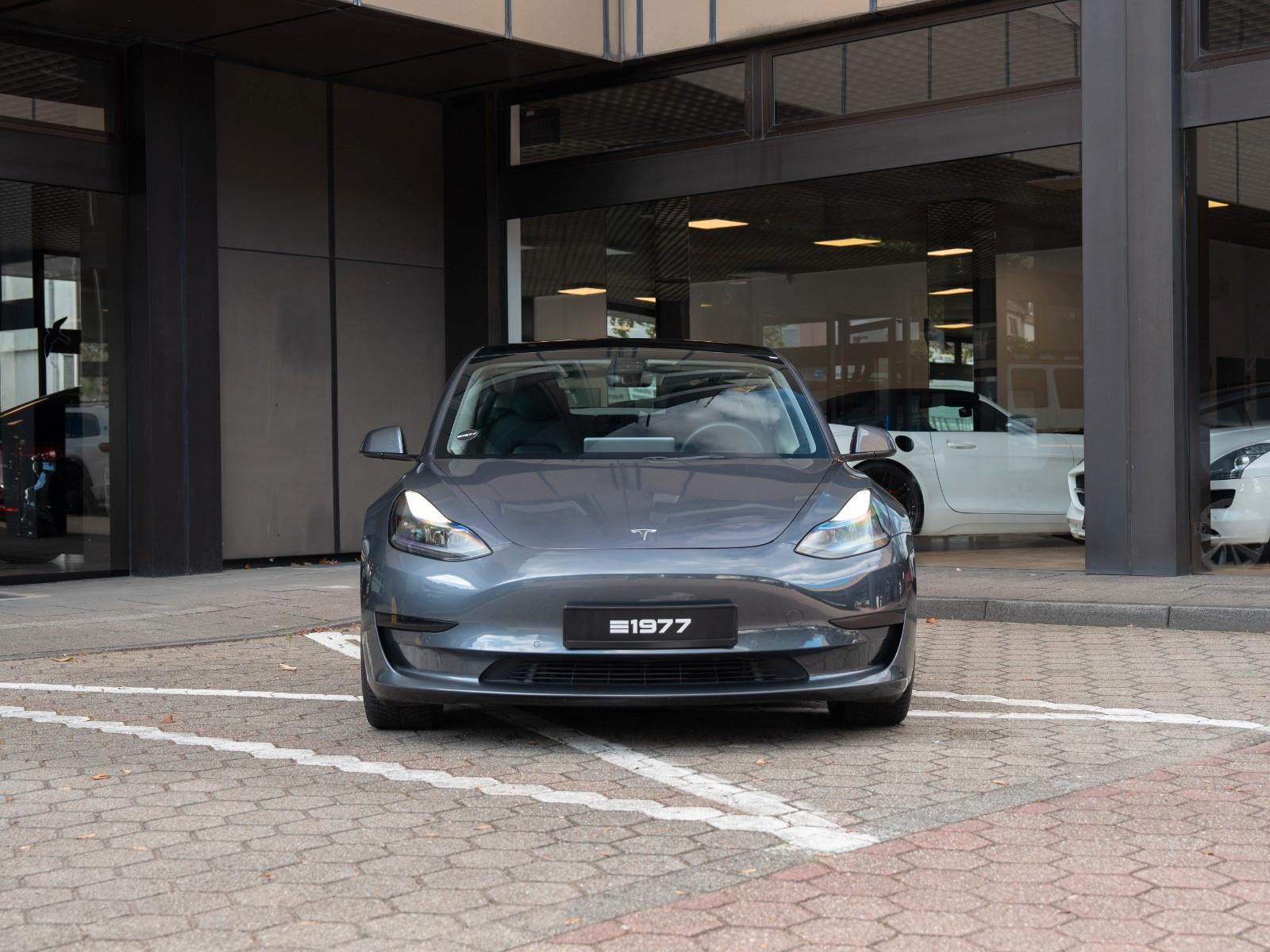 Tesla Model 3 Standard Range Plus, миниатюра 3
