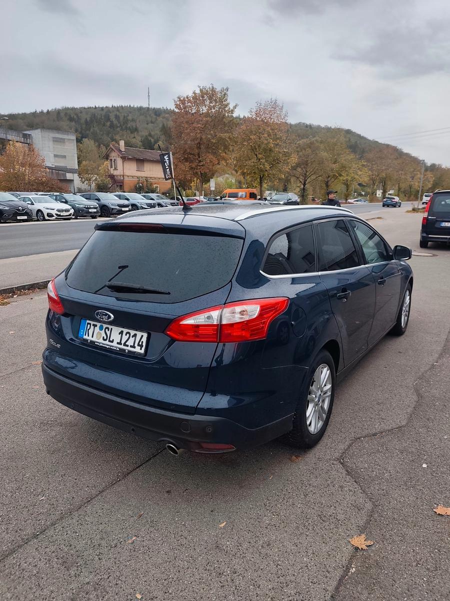 Ford Focus 2014 — interior