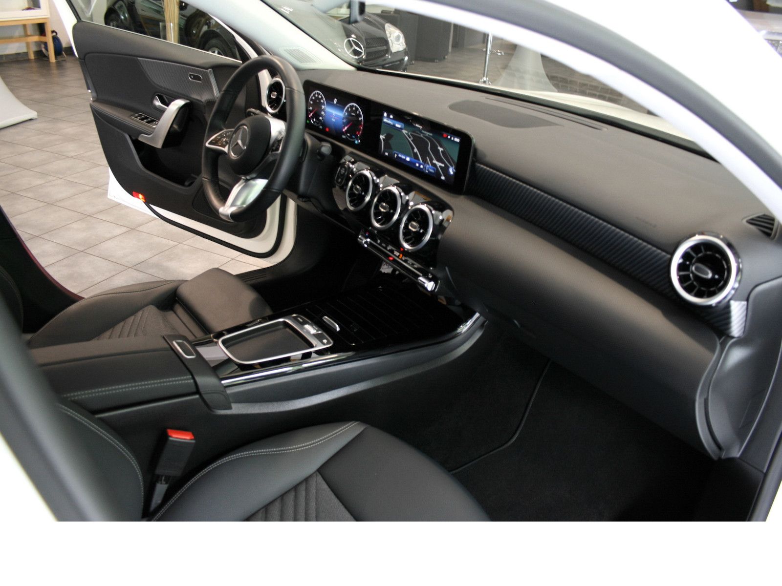 Fahrzeugabbildung Mercedes-Benz A 180 Progres.Limousine*MBUX*LED*Winterpaket