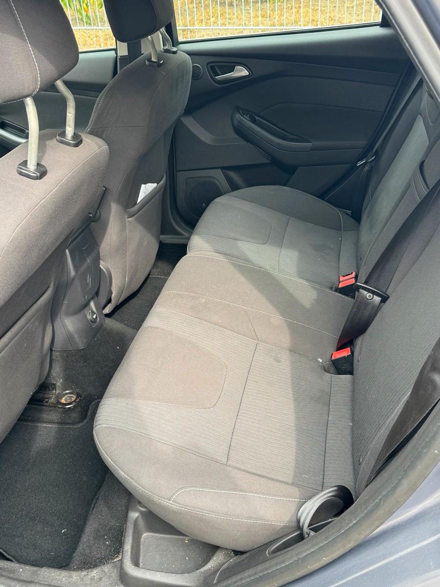 Ford Focus 2011 — photo 7