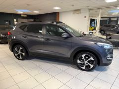 HYUNDAI Tucson 2.0 4WD PANO NAVI CAM LEDER AHK 2.HAND