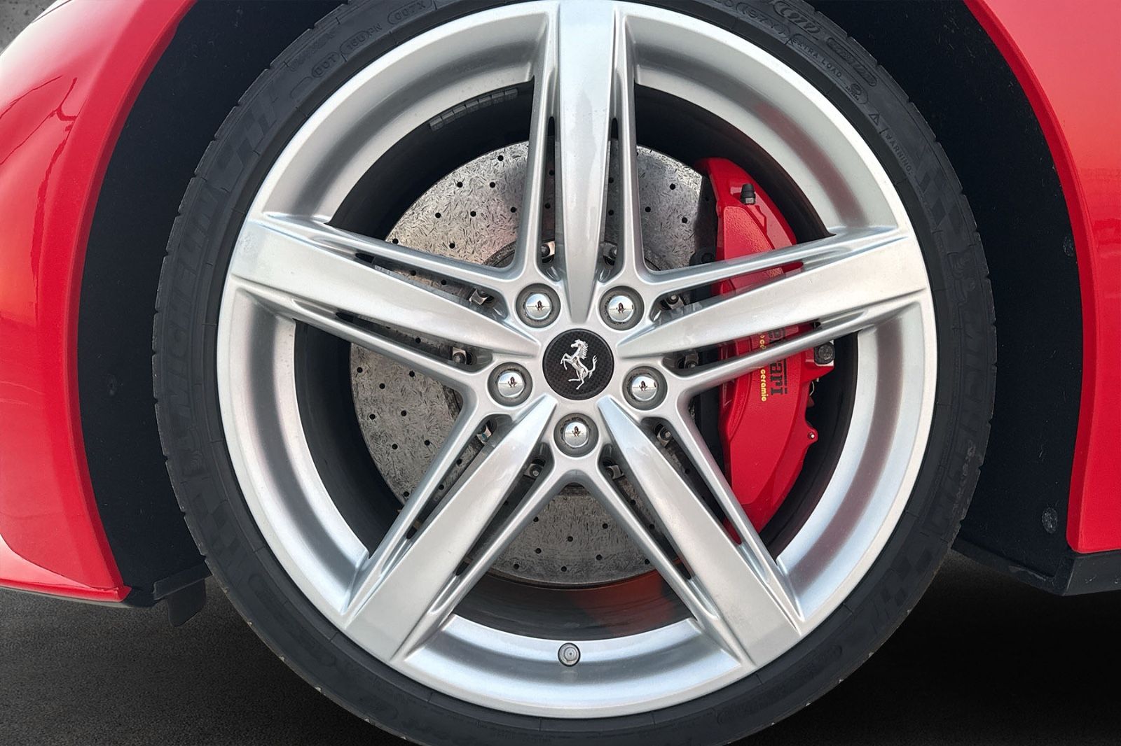 Fahrzeugabbildung Ferrari F12*Approved*Dt. Auto*LED Lenkrad*Daytona Sitz