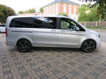 Mercedes V 220 - 4