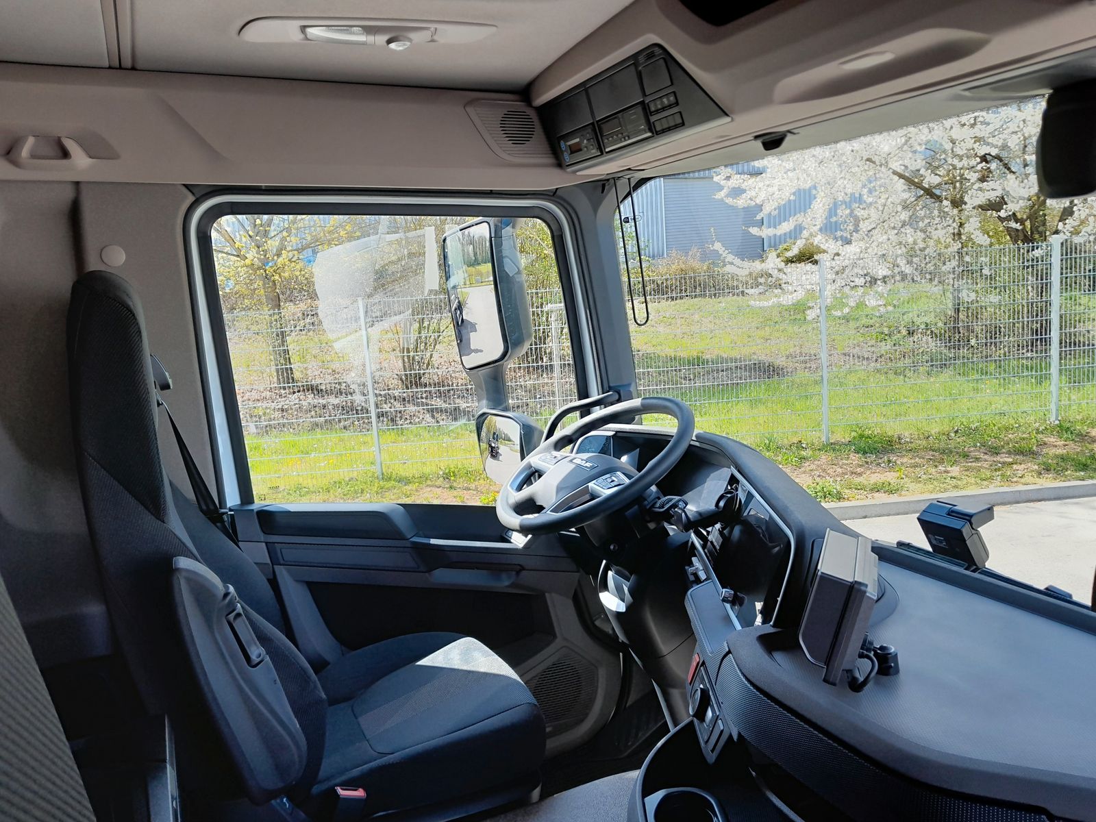 Fahrzeugabbildung DAF FA XD 370 zikun Swing-Board-Aufbau