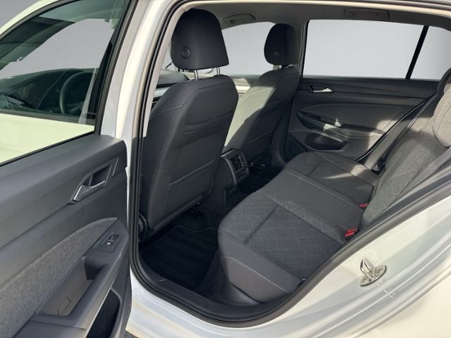 Golf VIII 1.5 eTSI DSG KAMERA+LED+NAVI+ACC+SIHZ+