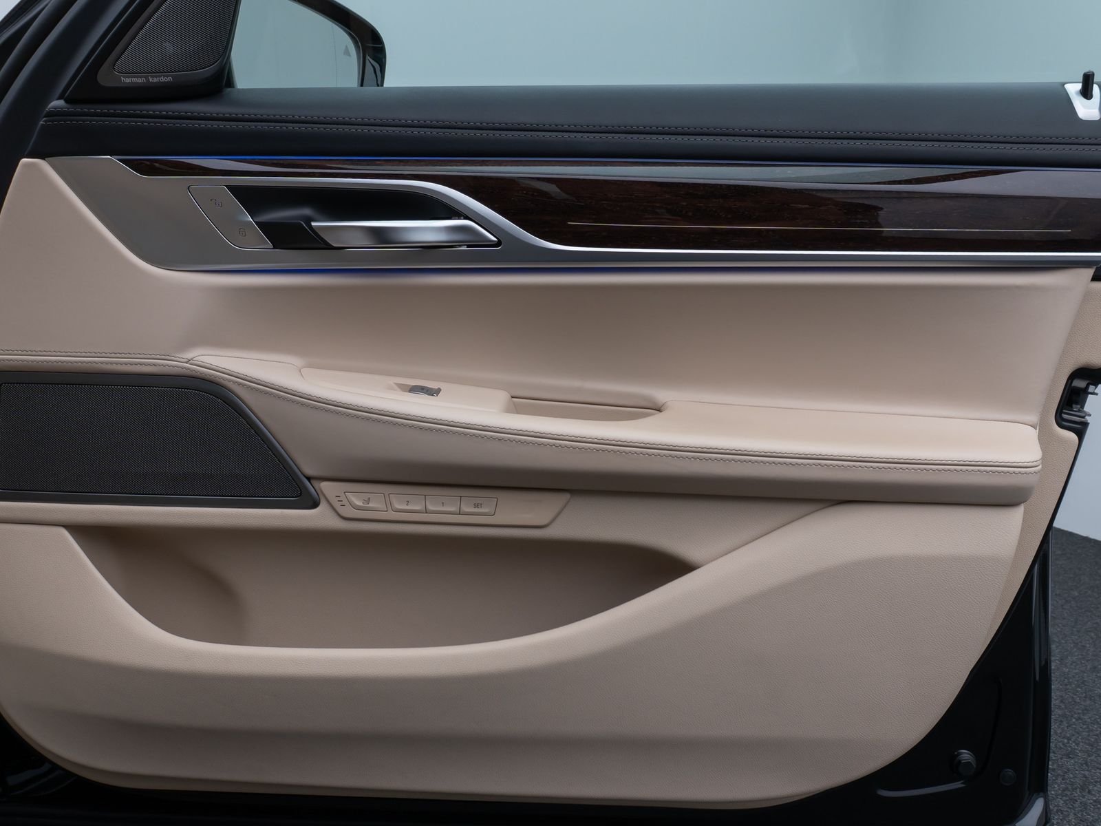 Fahrzeugabbildung BMW 730d xD 360°Laser Massage DAB DisplKey SoftClose