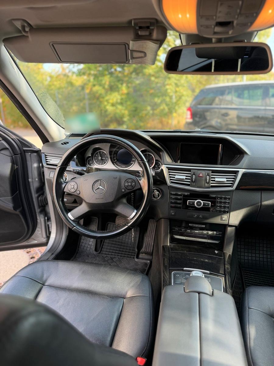 Mercedes-Benz E350 2011 — photo 8