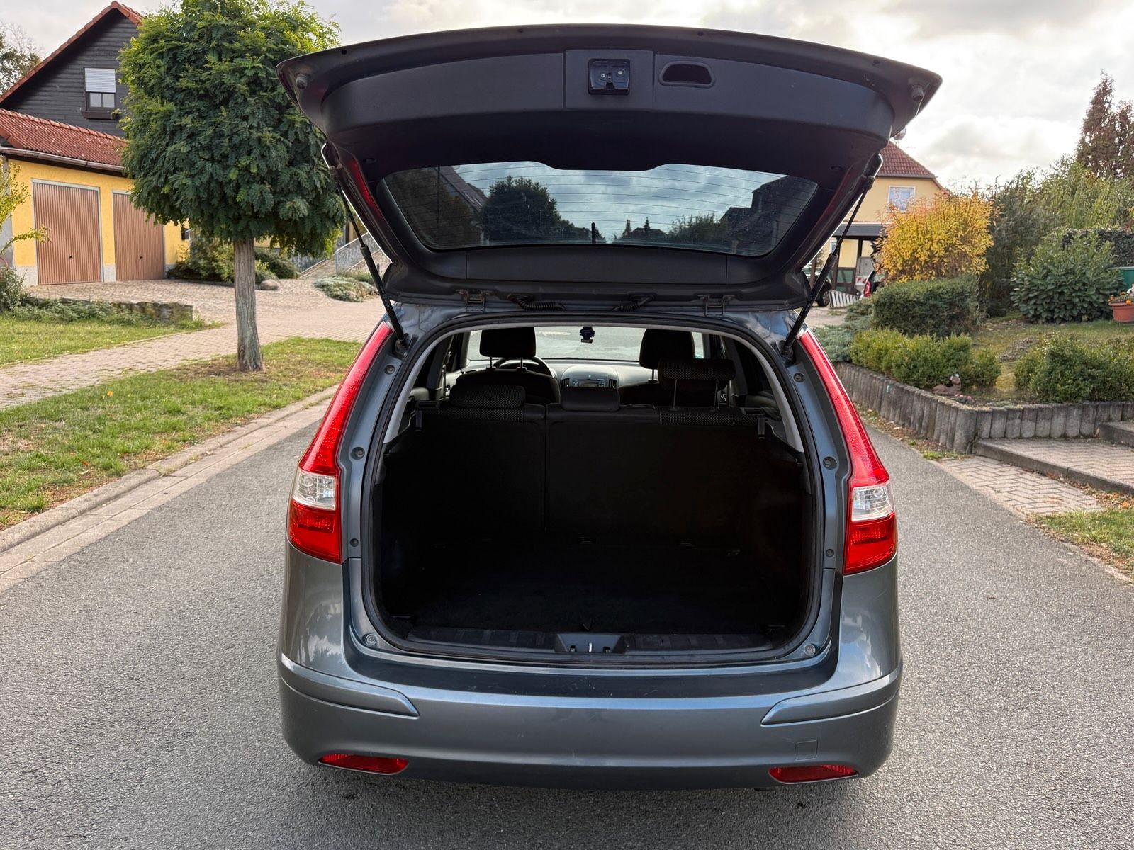 Hyundai i30 2011 — photo 13