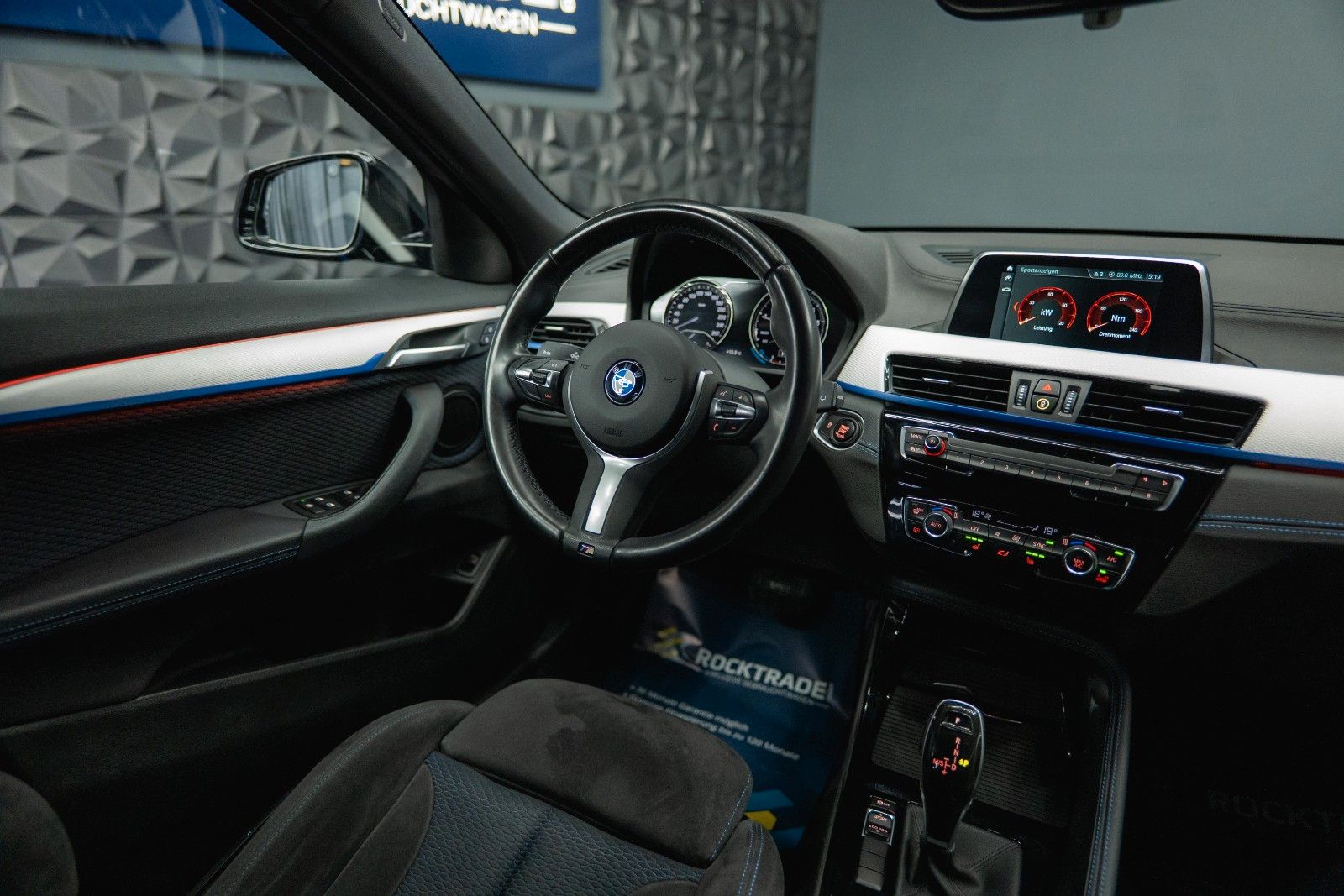 Fahrzeugabbildung BMW X2 sDrive 18i M Sport Automatik *Alcantara*LED*