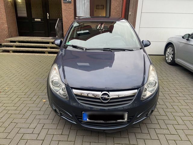 Opel Corsa D gute Ausstattung