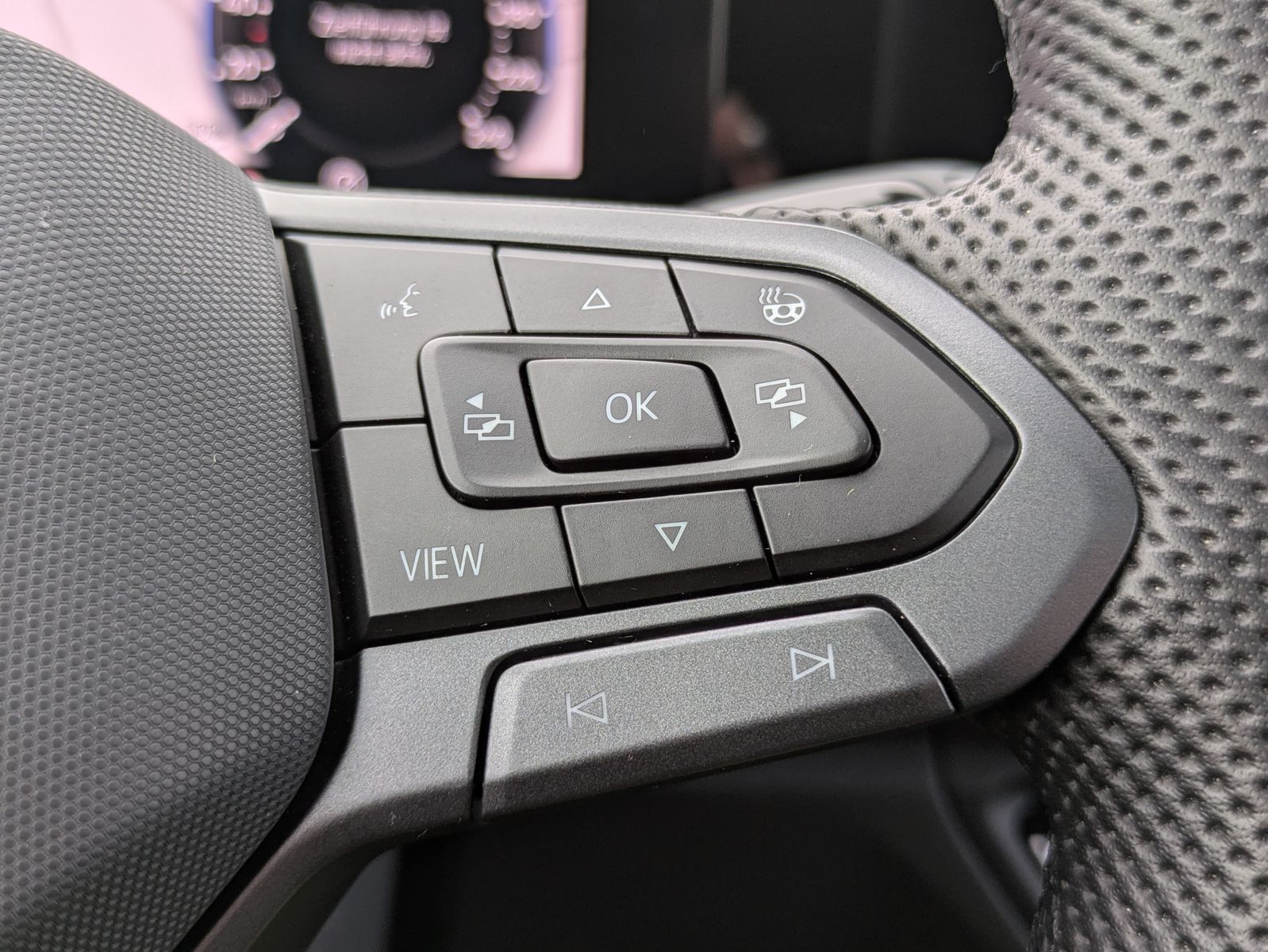 Fahrzeugabbildung Volkswagen Tayron 2.0 TDI 4M R-Line BLACK*7Si*MATRIX*PANO