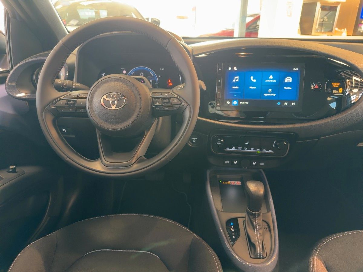 Fahrzeugabbildung Toyota 1,5 Hybrid Teamplayer *SHZ *RCAM *LED*