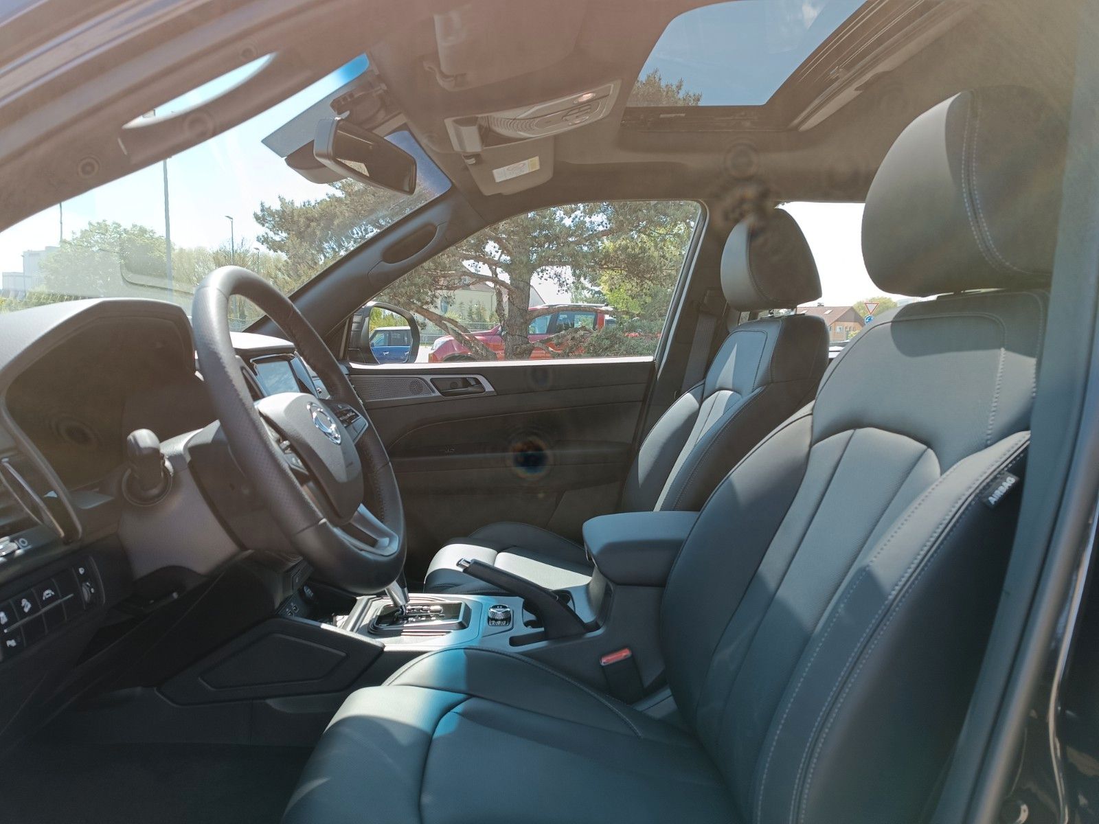 Fahrzeugabbildung Ssangyong Musso Grand 202PS  AT  4x4  LEDER+XENON+SD+ROLLO