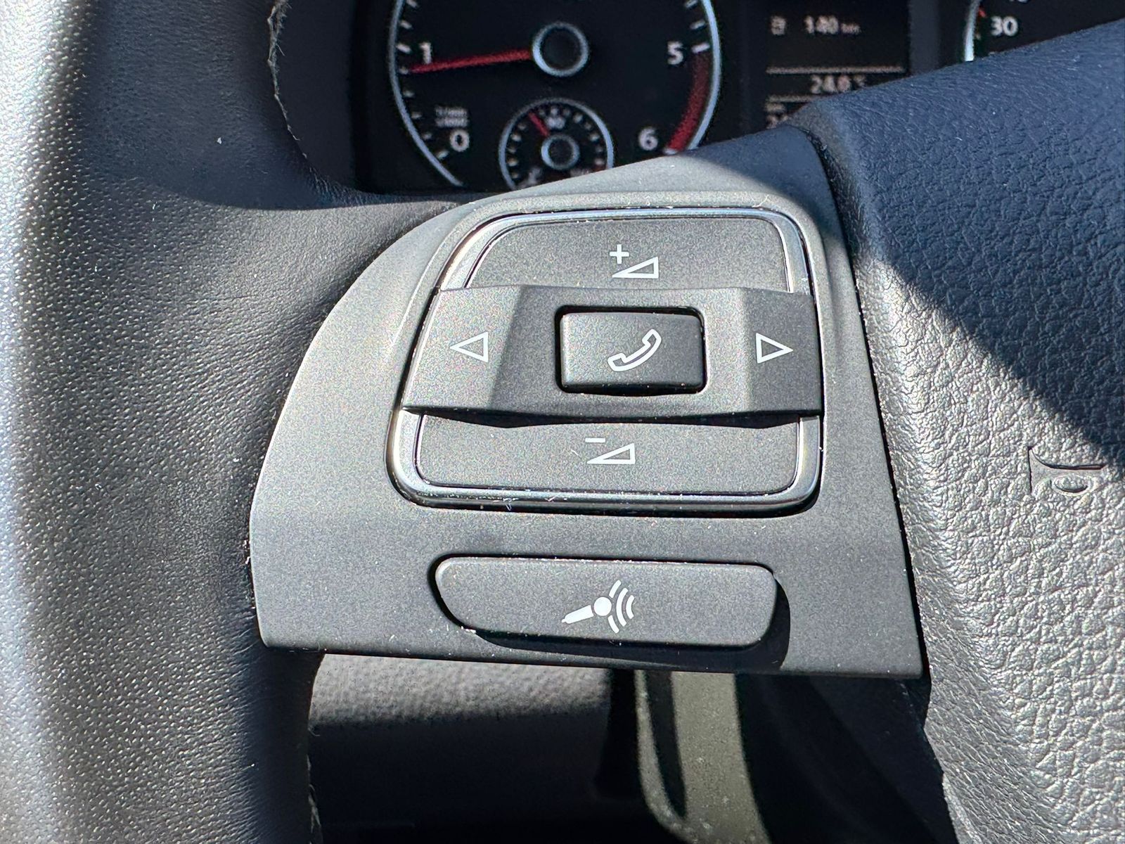 Fahrzeugabbildung Volkswagen Touran 2.0 TDI Cup PANO*BI-XENON*KLIMA*PDC*SHZ