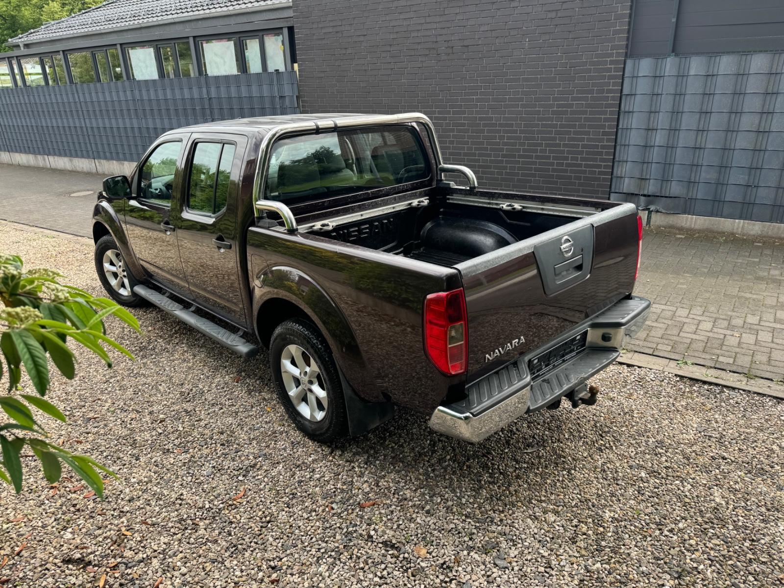 NISSAN NAVARA 2.5 dCi 190ch 4X4 - DOUBLE CAB - HARD-TOP - ATTELAGE - SIÈGES CHAUFFANTS - CLIM BIZONE
