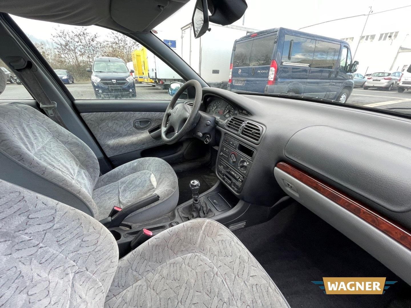 Fahrzeugabbildung Peugeot 406 SR Klimaanlage Servolenkung Motorschaden