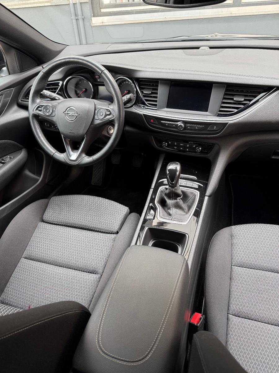 Opel Insignia B Sports Tourer*AHK*LED*SHZ*PDC*