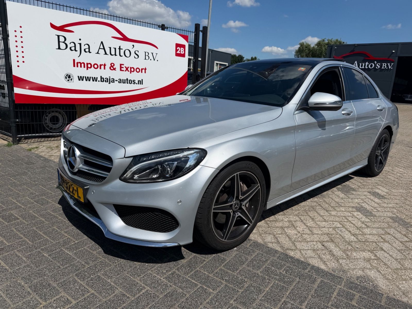 MERCEDES-BENZ C 180 *AMG-PAKET*PANORAMA*VOLL*