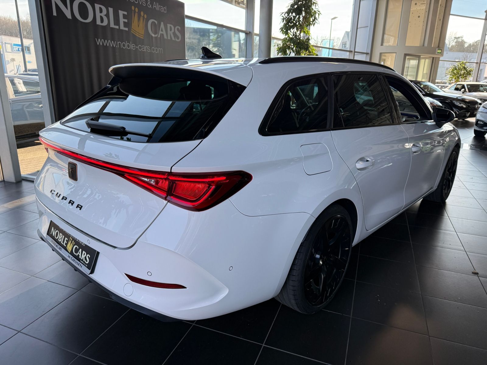 Fahrzeugabbildung CUPRA Leon Sportstourer VZ e-Hybrid ACC LED NAV 19"