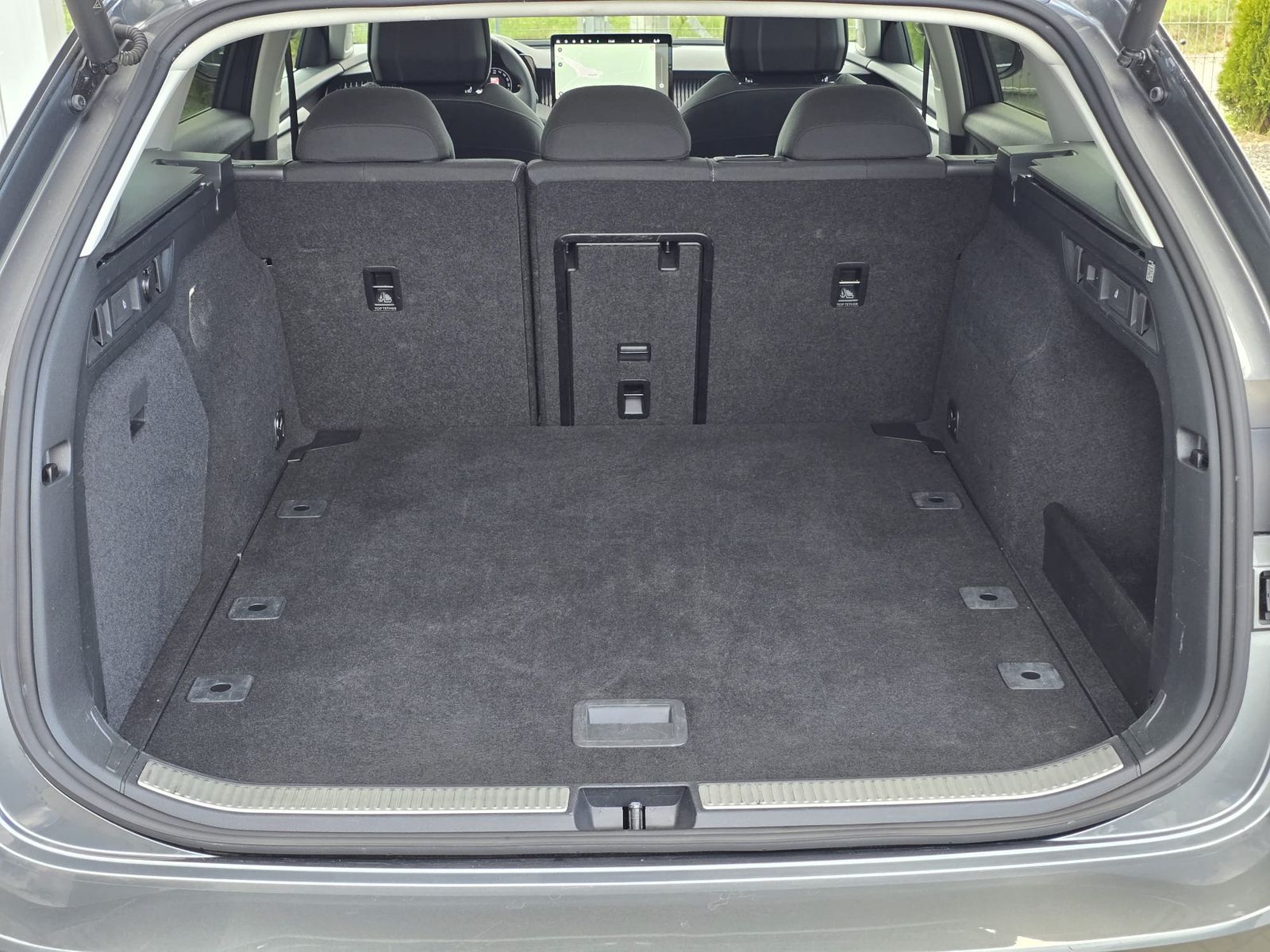 Fahrzeugabbildung SKODA Superb 2.0 TDI 4x4 Selection MATRIX*AHK*PANO*19"