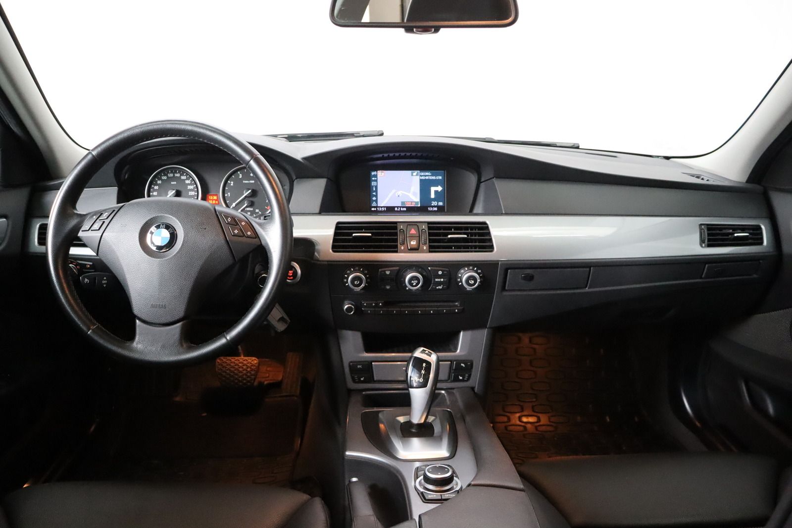 Fahrzeugabbildung BMW 525 i touring Edition * Xenon * Navi * PDC