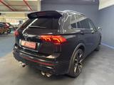 Volkswagen Tiguan R 4Motion*1.Hand*VOLL*3J.Garantie*Akra.* - mit Benzin-Antrieb: Schwarz, Alcantara, Beheizbares Lenkrad