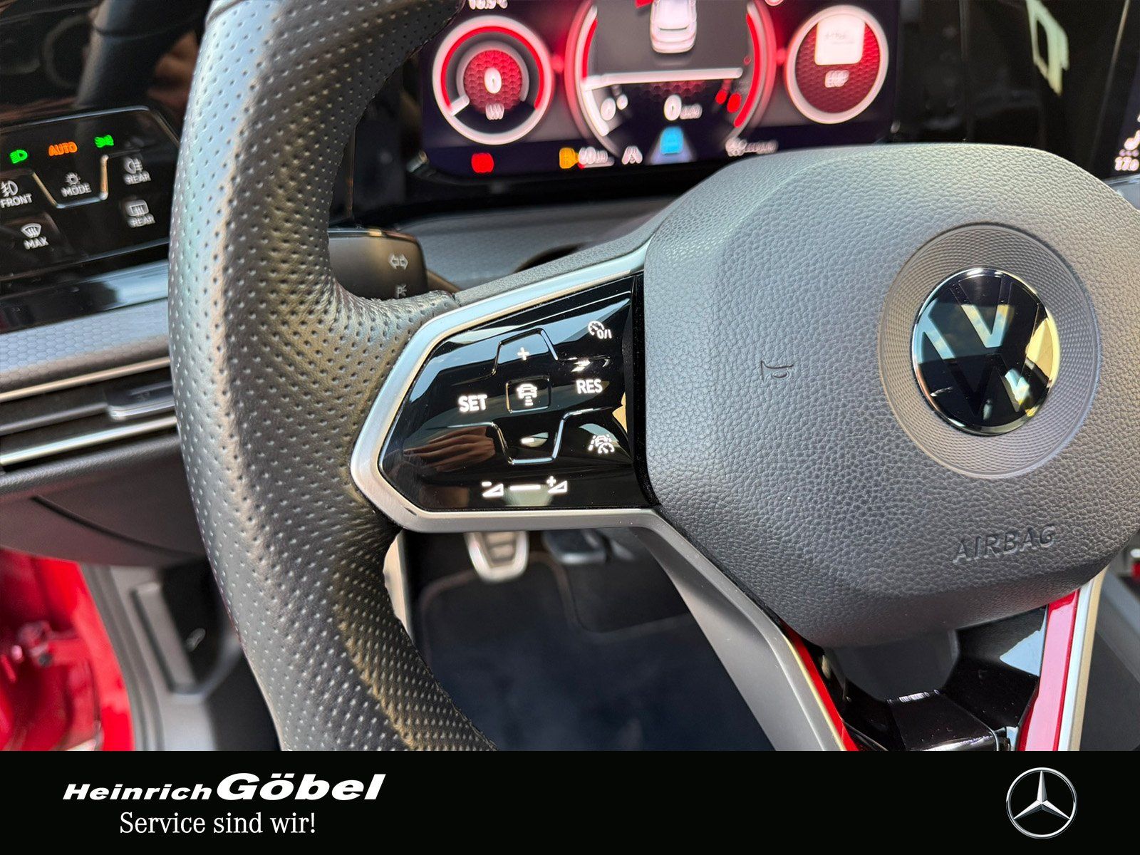Fahrzeugabbildung Volkswagen GTI*VIII*2.0TSI*PANO*MATRIX*KEYLESS*AMBIENTE*NAV