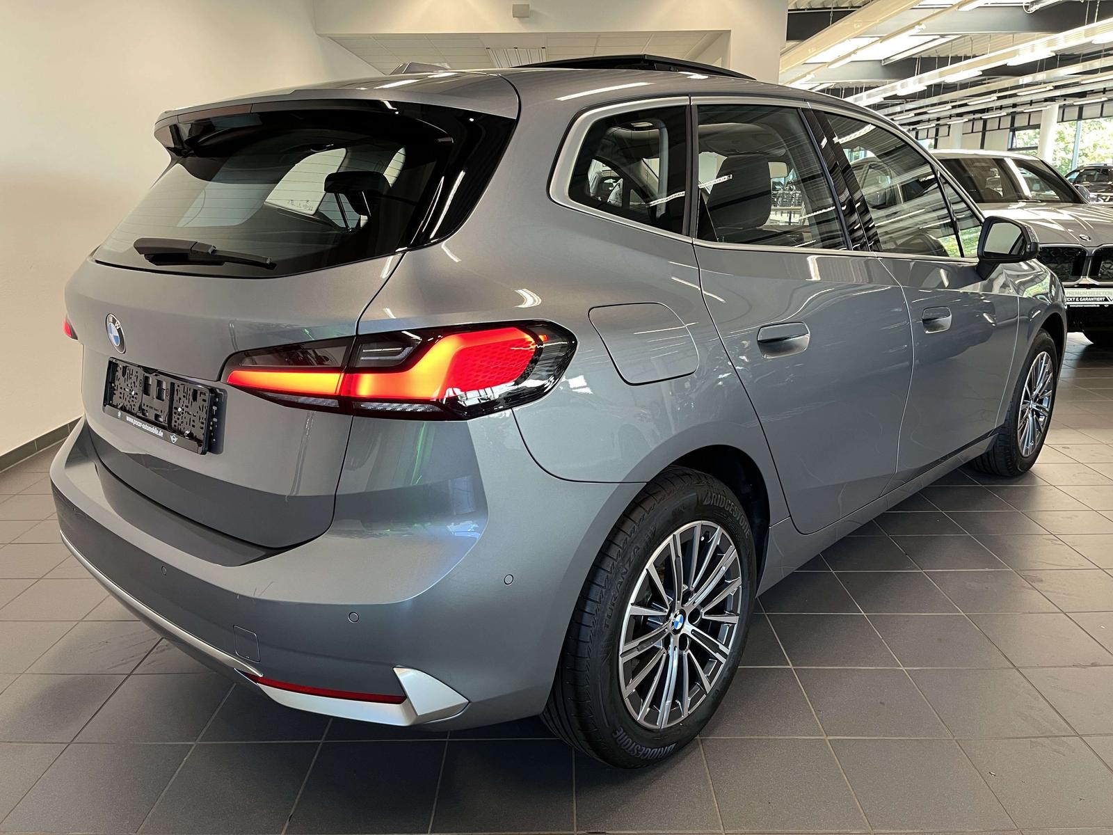 BMW 220i Active Tourer Luxury Line HUD PANO ACC 360°
