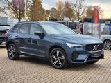 Volvo XC 60 B4 AWD R-Design Facelift Bowers & Wilkins - blaue Volvo XC60