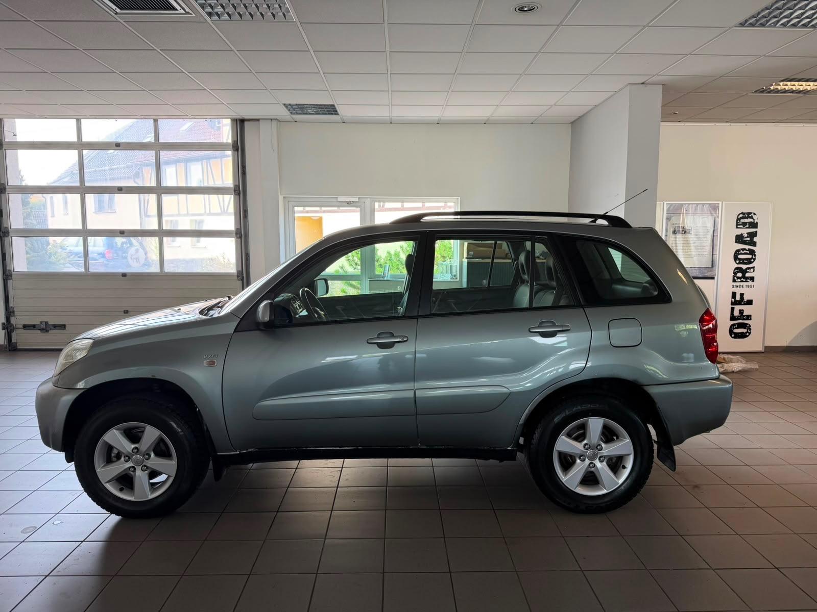 Toyota RAV4 2.0 VVT-i 150 ch 4x4 Sol • Attelage • Radar de recul