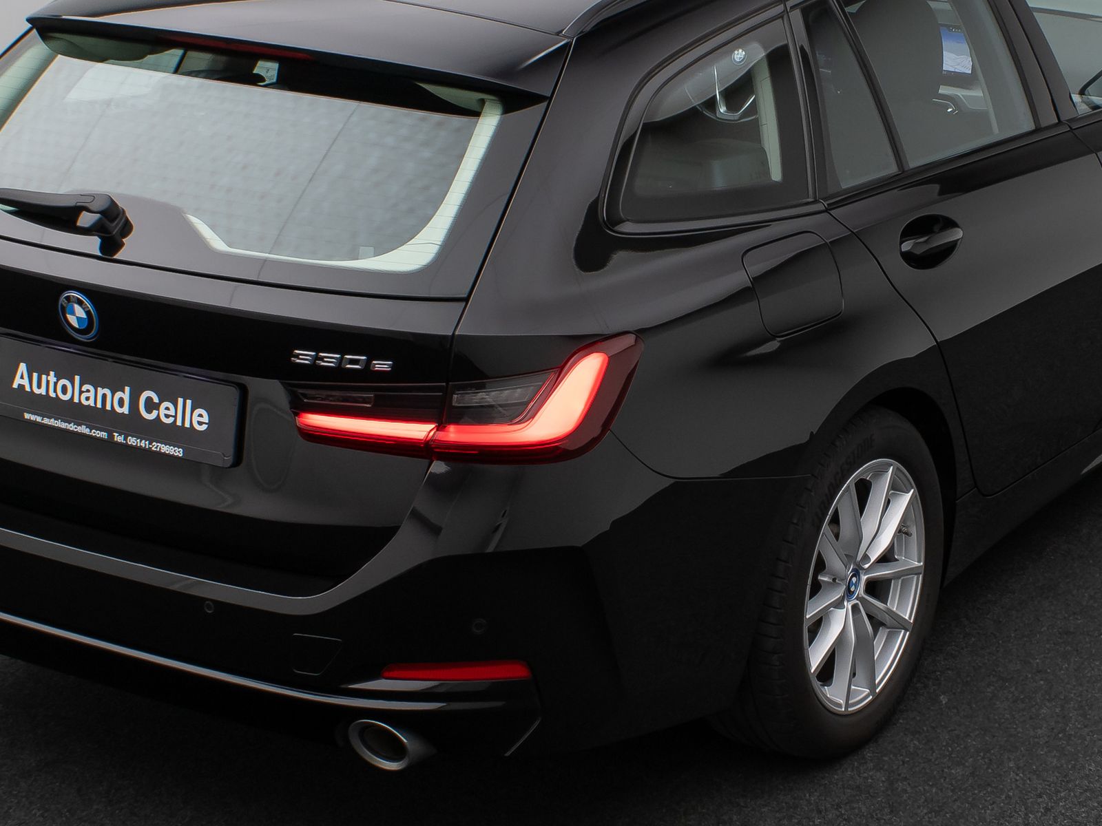 Fahrzeugabbildung BMW 330e xD DAB CockPit+ PDC Geschwindigkeitsreg