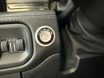 Dodge RAM 1500 5.7°LIMITED°Gen.5°12"DIS°BRD-FZG°PRINS