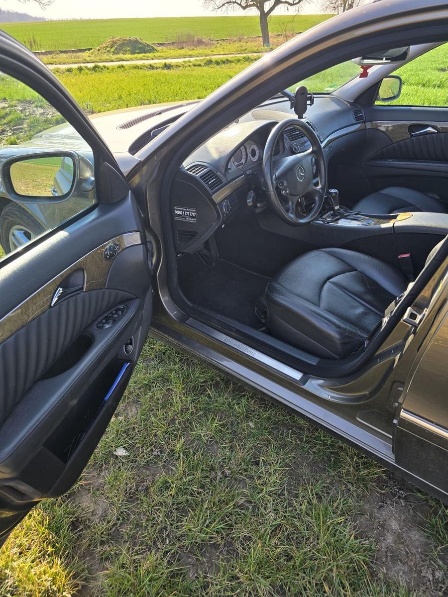 Mercedes-Benz E320 2011 — photo 11