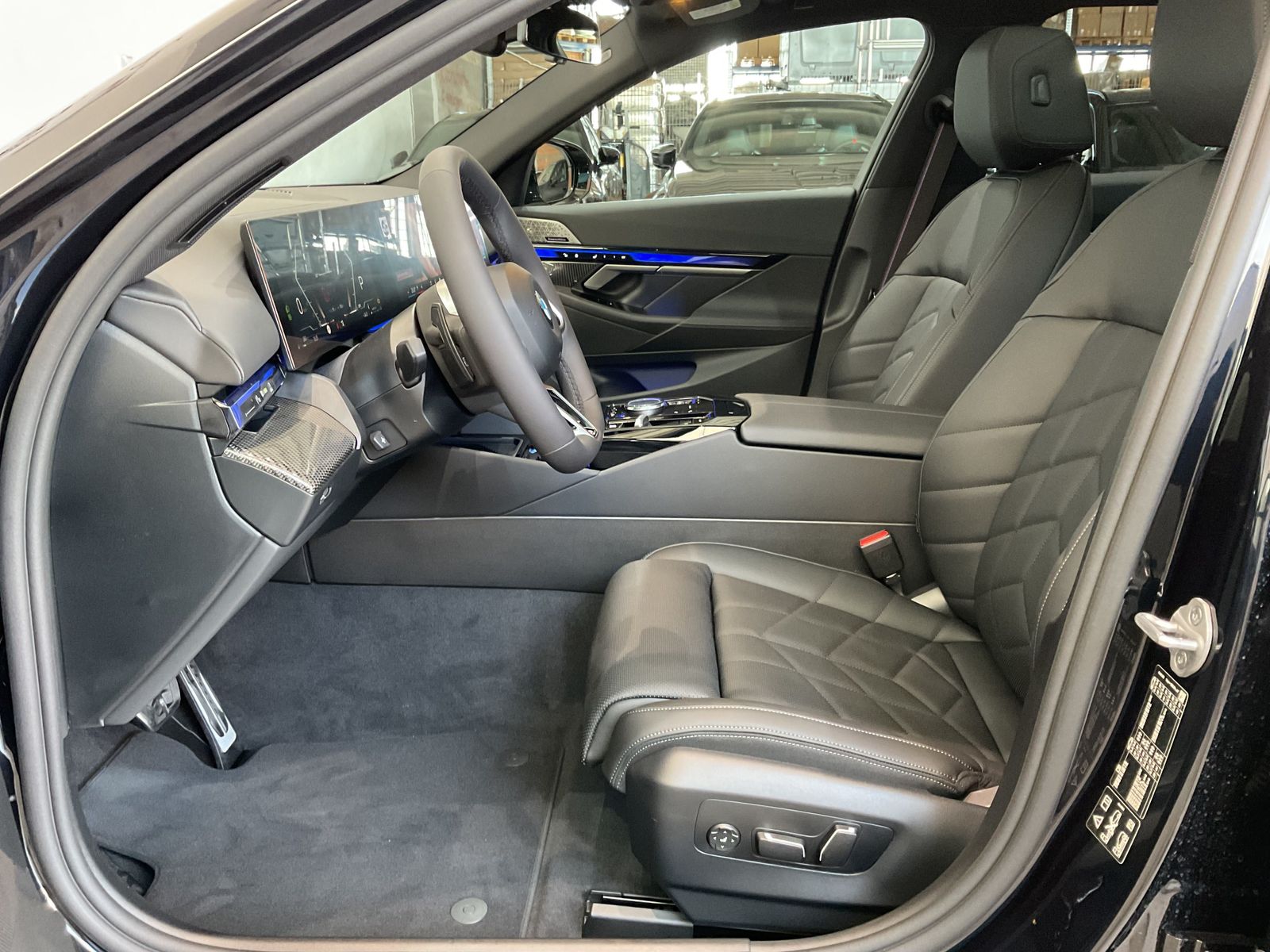 Fahrzeugabbildung BMW 540d xDrive M Sport AHK B&W PanoDach Sportpaket