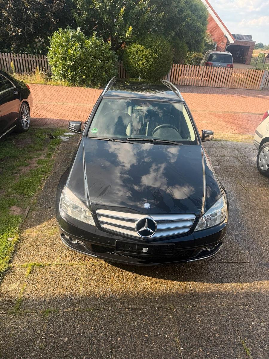 Mercedes-Benz C180 2010 — photo 11