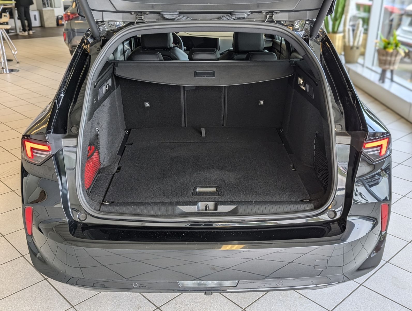 OPEL Astra 1.2 Ultimate Leder-Nappa Sitzlüft AHK Pano - Image 17