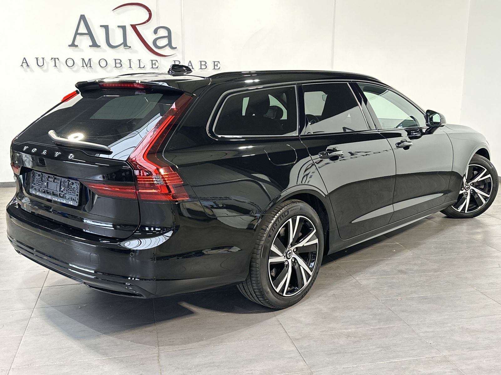 Fahrzeugabbildung Volvo V90 T6 Hybrid AWD R-Design NAV+LED+KAMERA+H&K+VC