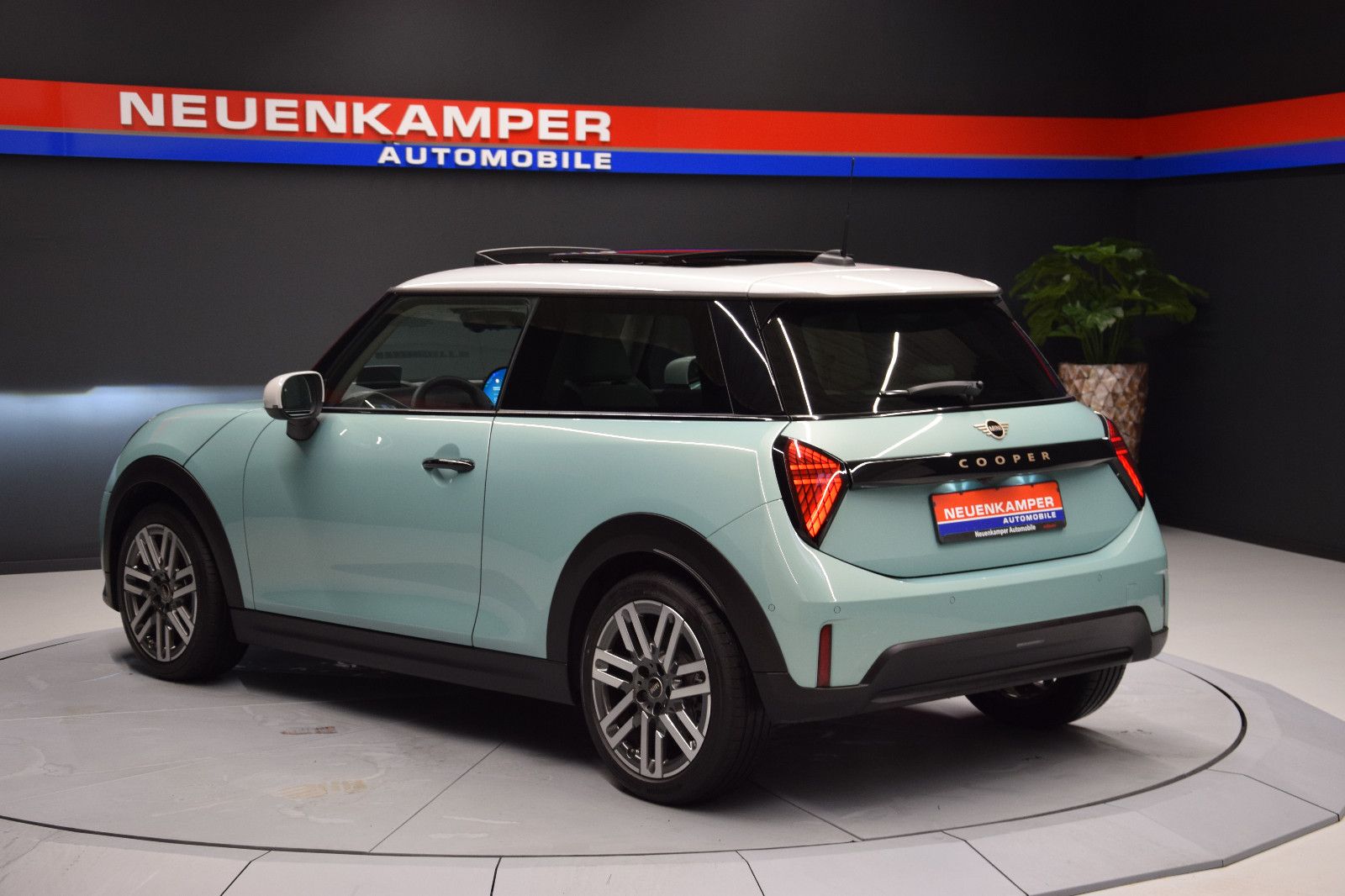 Fahrzeugabbildung MINI Cooper C Classic Trim Paket-M Pano HuD Kamera