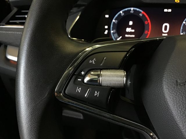 Fahrzeugabbildung Skoda Octavia 2.0 TDI Combi Style DSG/Navi/Tempo/HUD