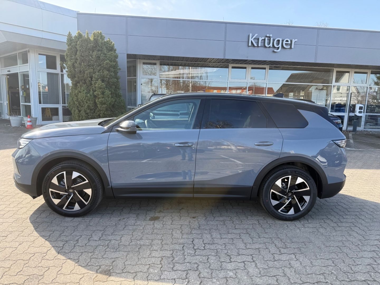 Fahrzeugabbildung Opel Grandland 1.2 48V Mild-Hybrid Ultimate mit AHK