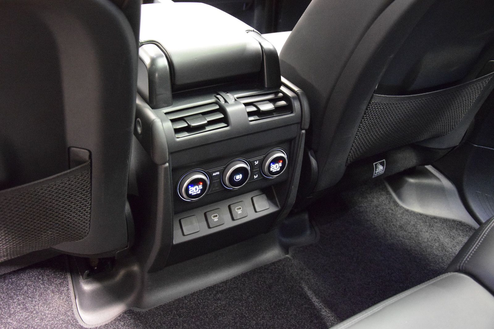 Fahrzeugabbildung Land Rover Defender 110 X-Dynamic HSE 5.0 V8 Pano Matrix