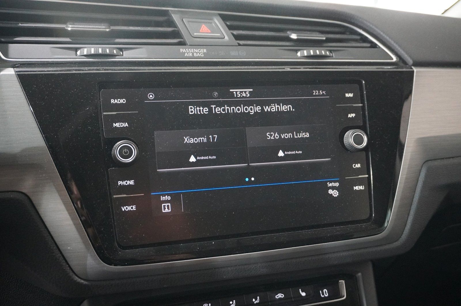 Fahrzeugabbildung Volkswagen Touran 1.5 TSI COMFORTL. DSG 7-SITZE NAVI/SH/DAB